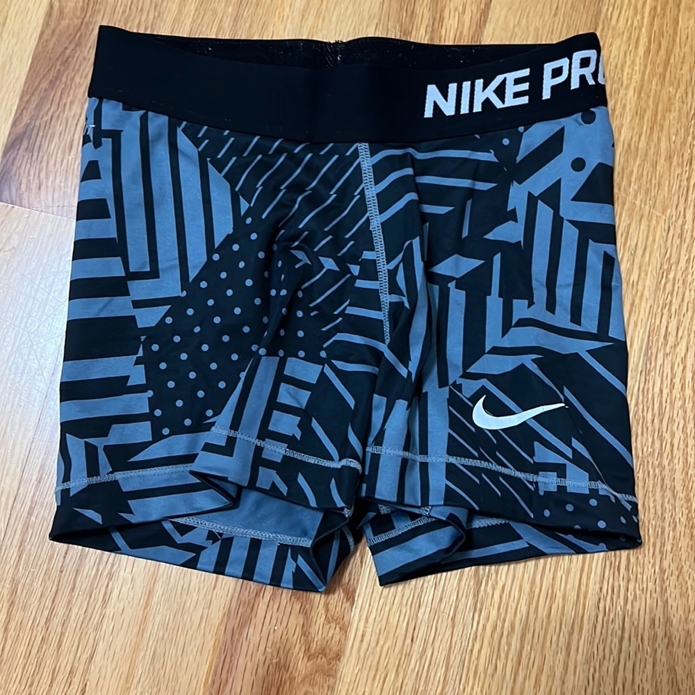 XS NIKE PRO SHORTS